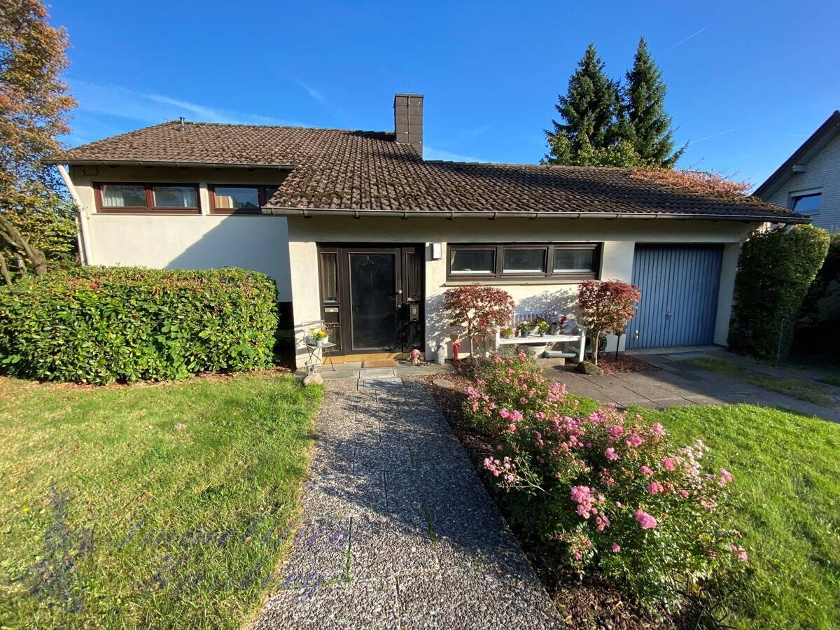 Charmantes Einfamilienhaus mit Fernblick in Detmold-Schling, 32760 Detmold