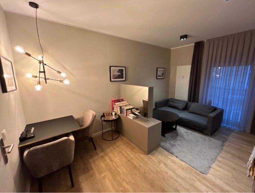 Im Zentrum von Wiesbaden: Möblierte 2-Zimmer-Wohnung mit Einbauküche, 65183 Wiesbaden (Wiesbaden)