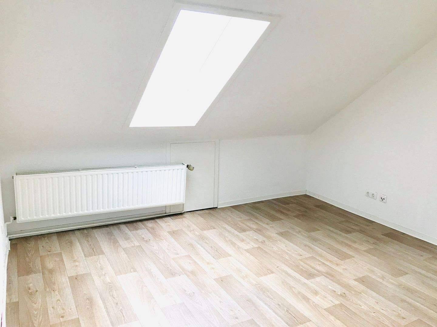 Netter Nachmieter gesucht: Tolle 3-Zimmer Dachgeschosswohnung mit Tageslichtbad!, 37194 Bodenfelde