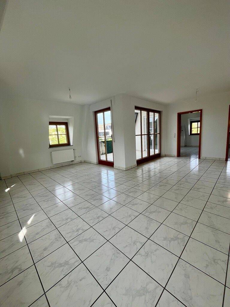 Schöne 4-Zimmer-Wohnung mit Balkon, Aufzug und Stellplatz in Birkenfeld, 55765 Birkenfeld