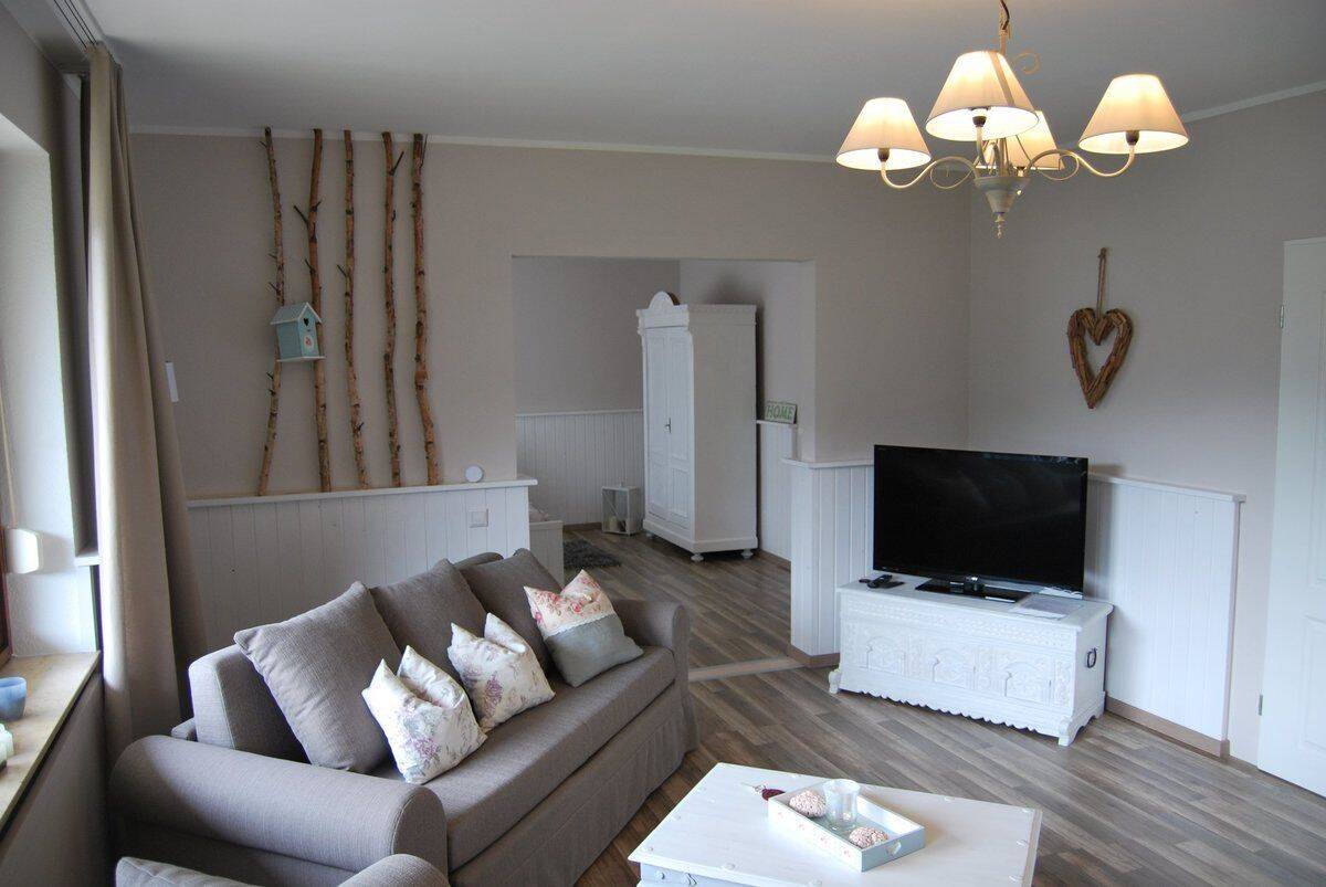Sehr schöne 2,5 Zimmer Wohnung in Sonniger Lage, 75323 Bad Wildbad