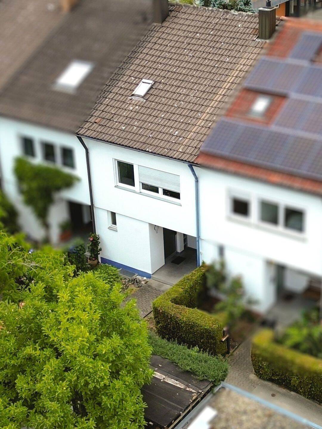 Gepflegtes Reihenhaus am Eselsberg – Garten, Dachterrasse mit Weitblick und Garage, 89075 Ulm (Böfingen Eselsberg Mitte Oststadt Söflingen)