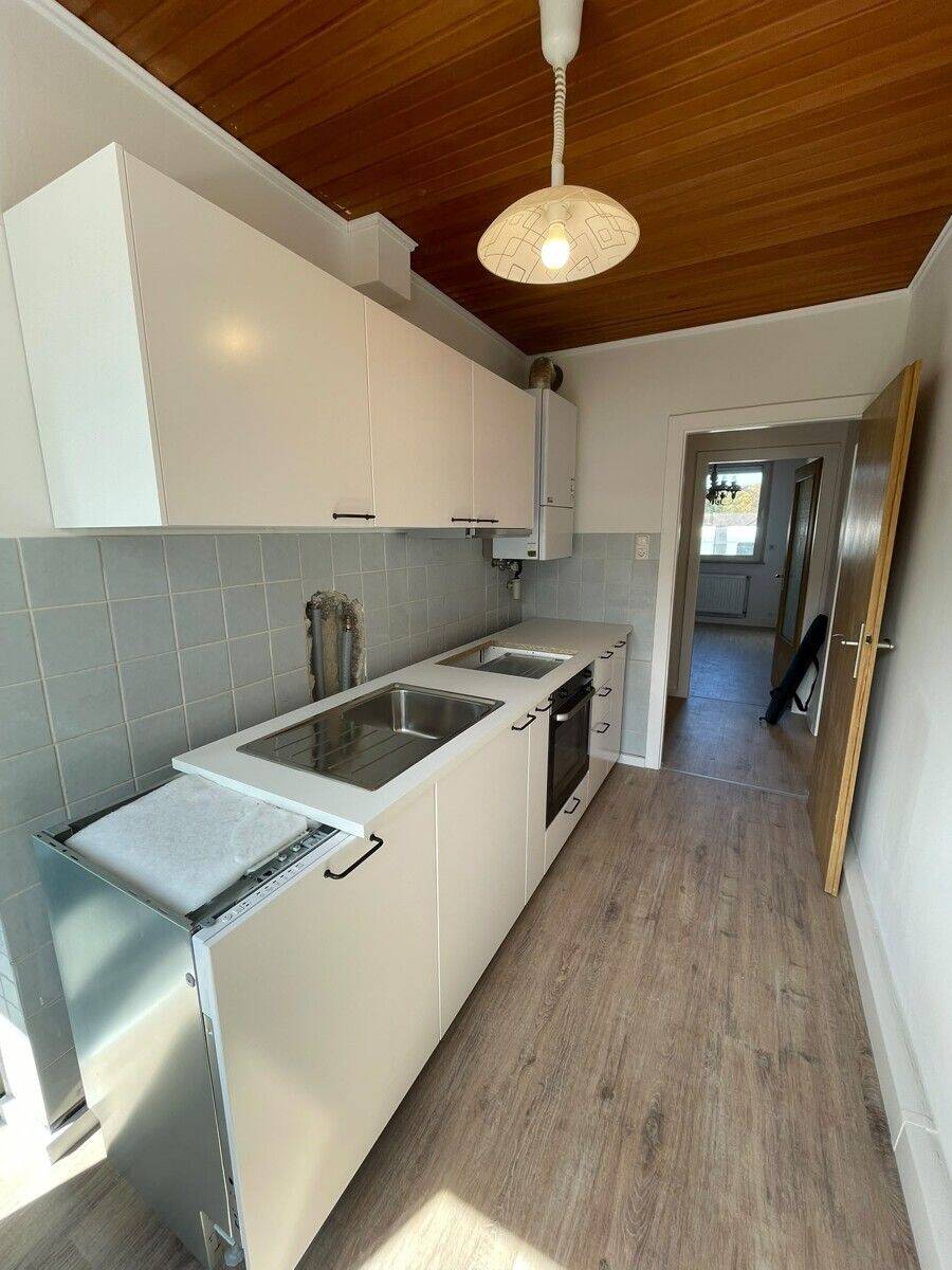 Firsch renovierte 3- Zommer Wohnung mit Küche . Ab Sofort!!!, 47809 Krefeld