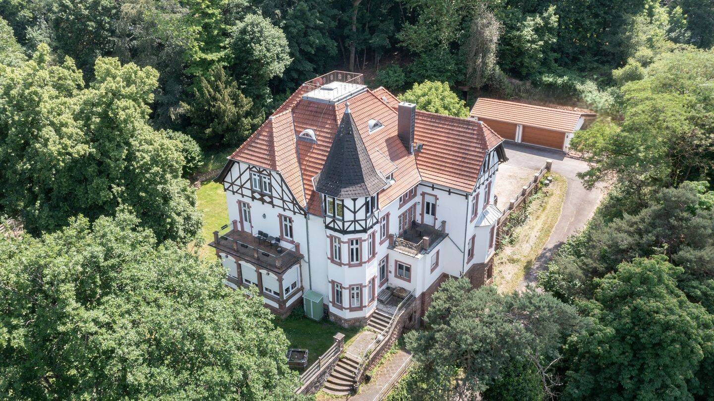 Stilvolle denkmalgeschütze Villa in Saarbrücken – St. Arnual –