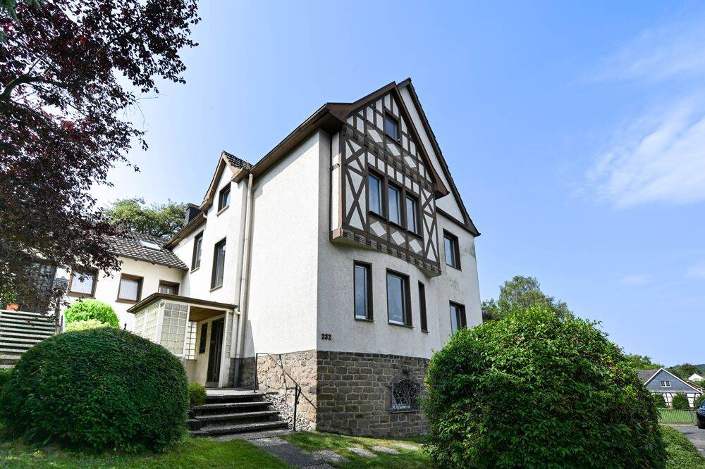 Gepflegte und helle Drei-Zimmer-Wohnung  mit zwei Stellplätzen in Hattingen-Bredenscheid, 45527 Hattingen