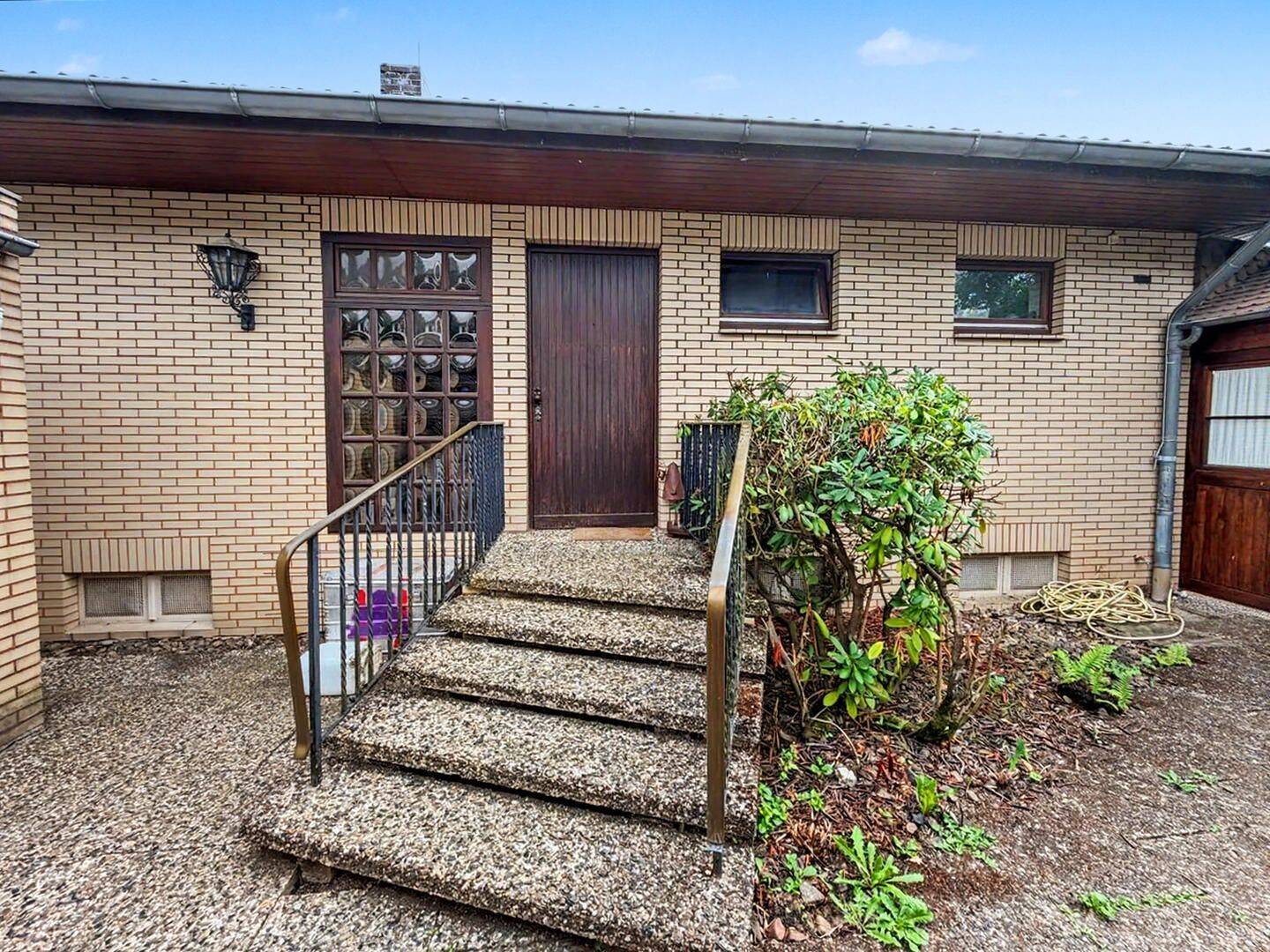 Großzügiger Bungalow mit Einliegerwohnung, Pool und Garten in attraktiver Wohnlage von Einbeck, 37574 Einbeck