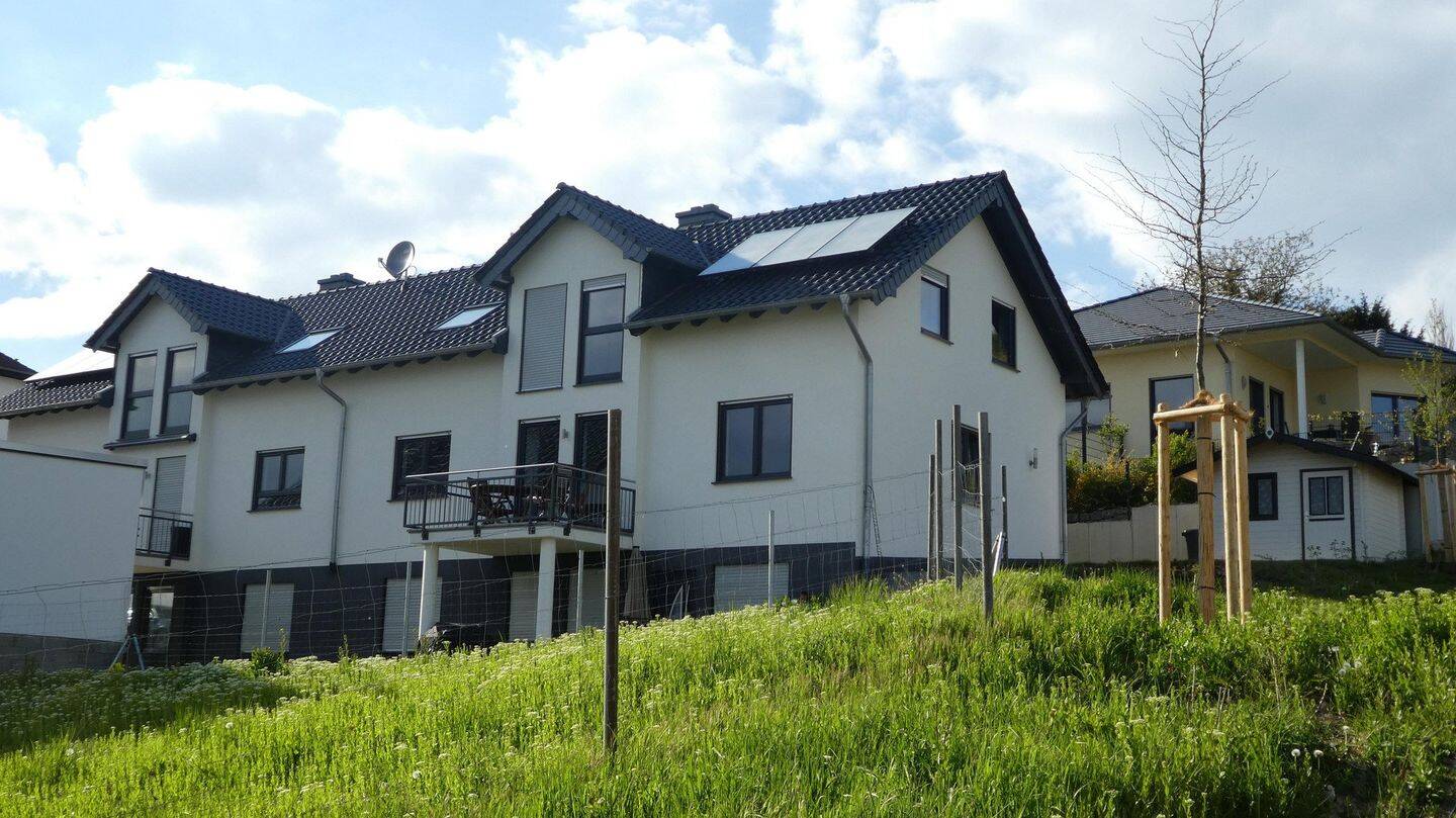 Exklusive Doppelhaushälfte in Essenheim – Wohnen auf höchstem Niveau mit Weitblick, 55270 Essenheim