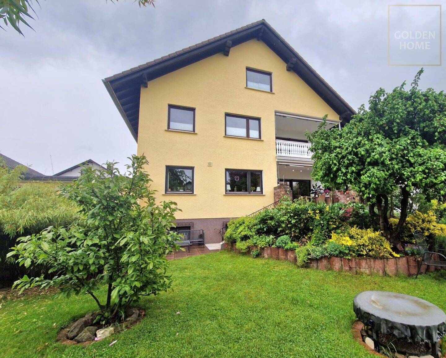 Großzügige Maisonettewohnung mit eigenem Gartenanteil, 63674 Altenstadt