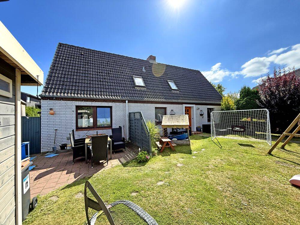 Reinfeld – großzügiges 5-Zimmer Einfamilienhaus mit Carport in ruhiger Wohnlage, 23858 Reinfeld (Holstein)