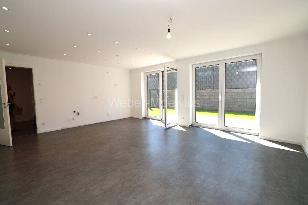 Neuwertige 3-Zimmer-Erdgeschosswohnung / Terrasse, Garten, Stellplatz / Aufzug im Haus, 53819 Neunkirchen-Seelscheid
