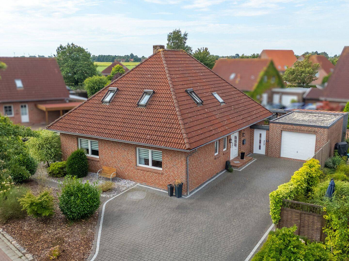 Einziehen und Wohlfühlen – Moderner Bungalow mit verschiedenen Highlights in beliebter Lage, 26759 Hinte