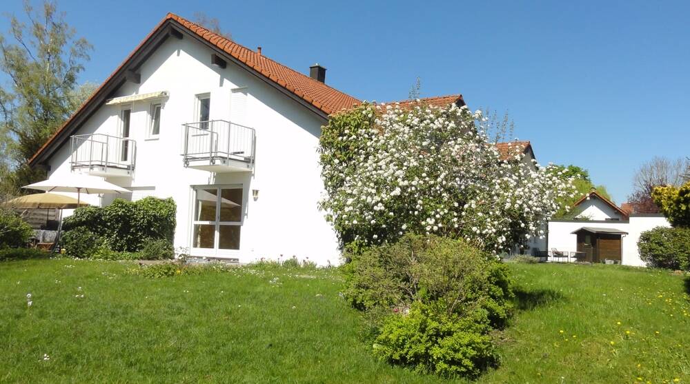 Freie 2-Zimmer-Gartenwohnung mit Hobbyraum und Du/WC im KG, SW-Terrasse und mehr als 300 m² Garten, 82194 Gröbenzell