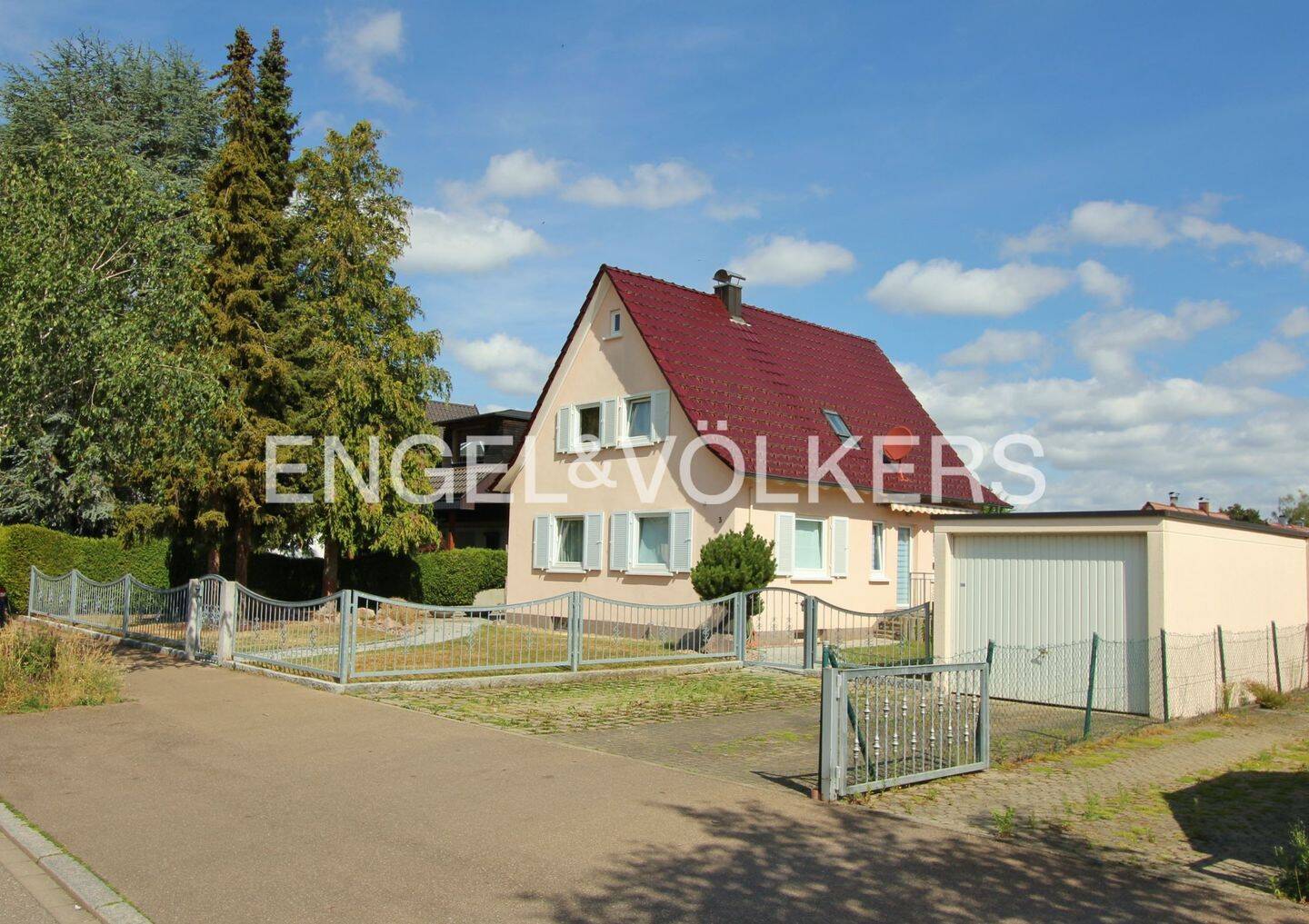 Saniertes Siedlungshaus mit gepflegtem Garten in Trossingen!, 78647 Trossingen