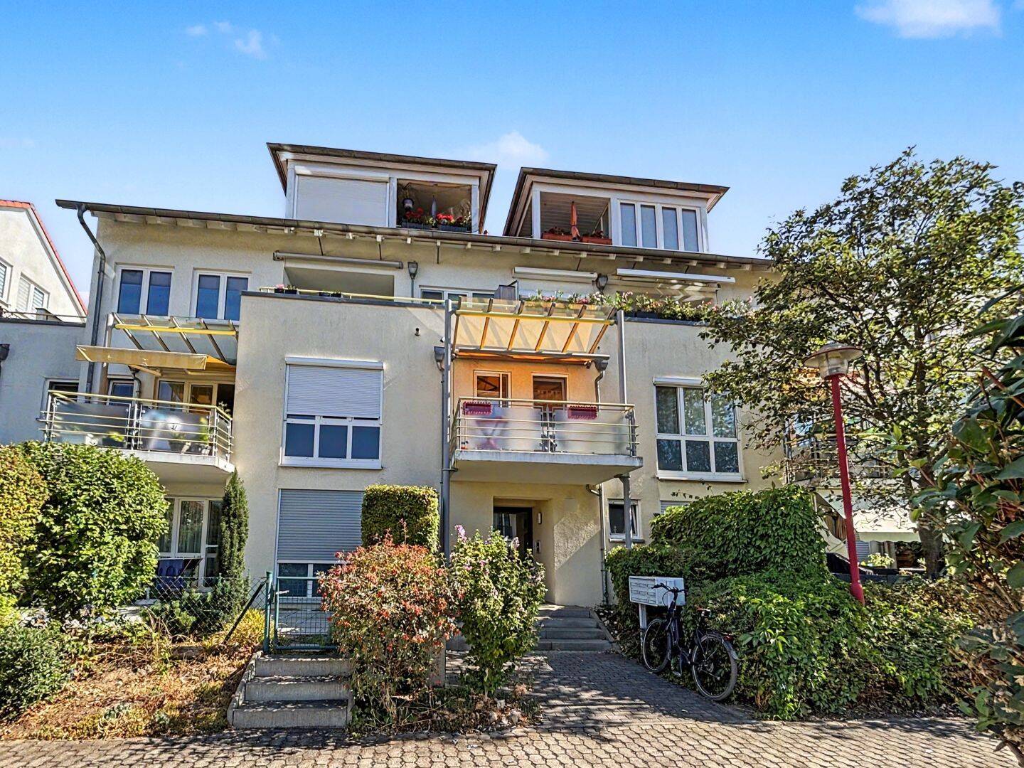 Leerstehend: Charmante, teilmöblierte 2-Zimmer-Wohnung mit TG-Stellplatz in Böhlitz-Ehrenberg