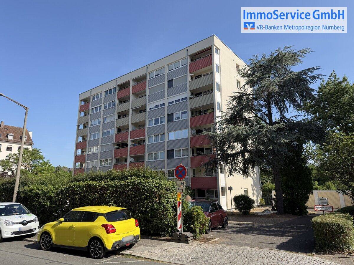 Über den Dächern der Stadt – Attraktive 4-Zimmer-Wohnung mit zwei Balkonen und Garage, 90480 Nürnberg (Gleißhammer Mögeldorf Tiergarten Weichselgarten Zerzabelshof)