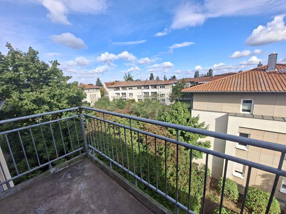 Dachgeschoss! Maisonette-Wohnung mit 3 Zimmern zu verkaufen!, 1219 Dresden