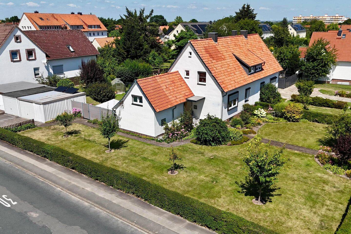Sehr gepflegte Doppelhaushälfte mit liebevoll gestaltetem Grundstück, 30890 Barsinghausen