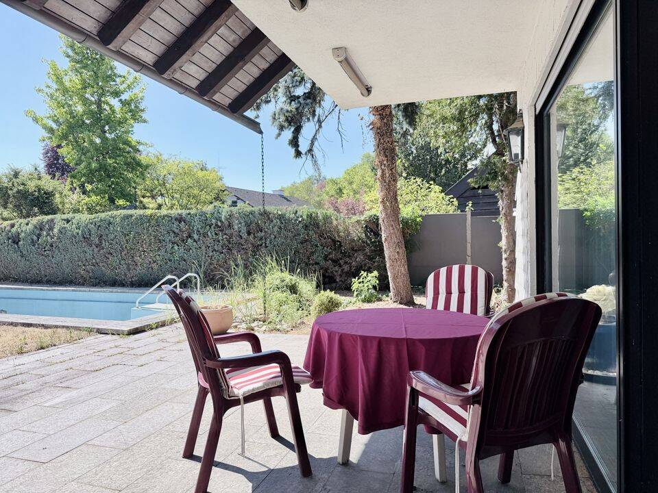 Solides Generationenhaus mit Pool, 79227 Schallstadt