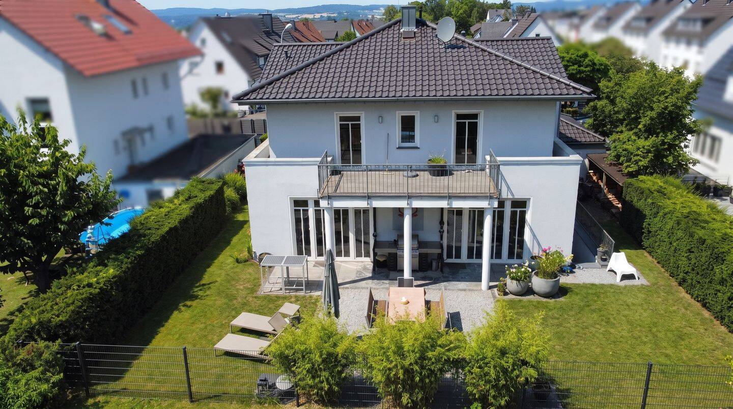 Stadtvilla mit Walmdach und Säulenportikus – ein Haus für Liebhaber, 65549 Limburg a.d. Lahn