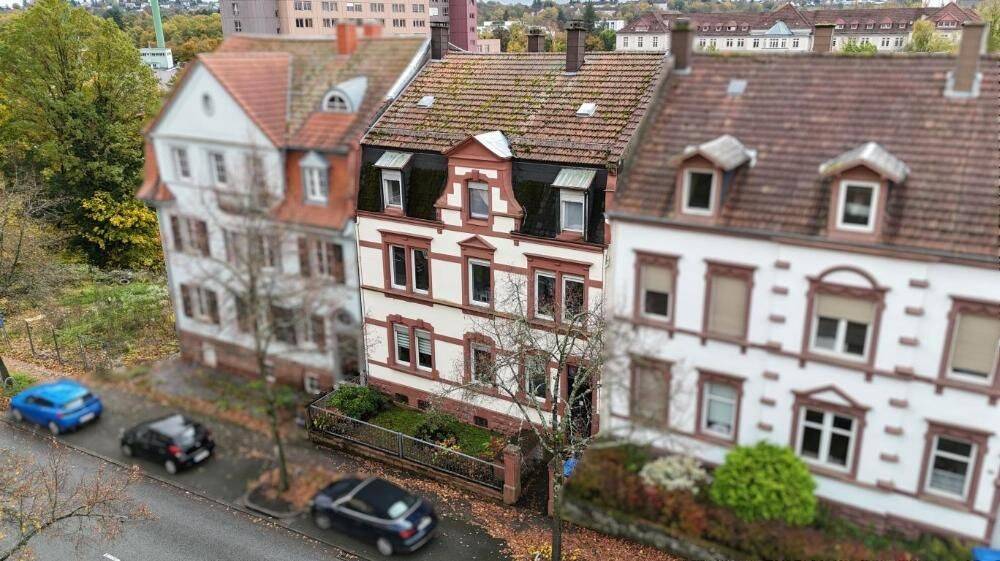 +++ Gepflegte 4-Zimmer-Wohnung mit Südbalkon im 1. Obergeschoss – ab sofort frei +++, 66953 Pirmasens (Innenstadt)