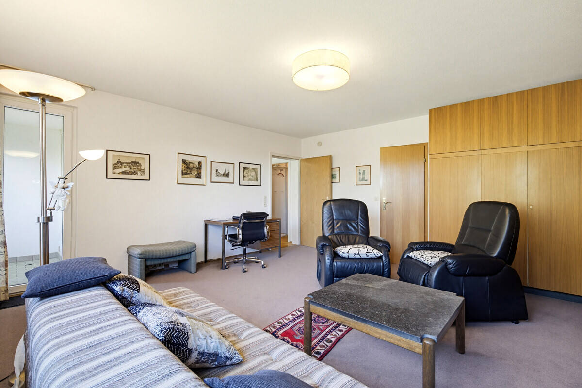 Klein, fein & mit Weitblick: Helle 1-Zimmer-Eigentumswohnung mit überdachtem Freisitz, 76228 Karlsruhe