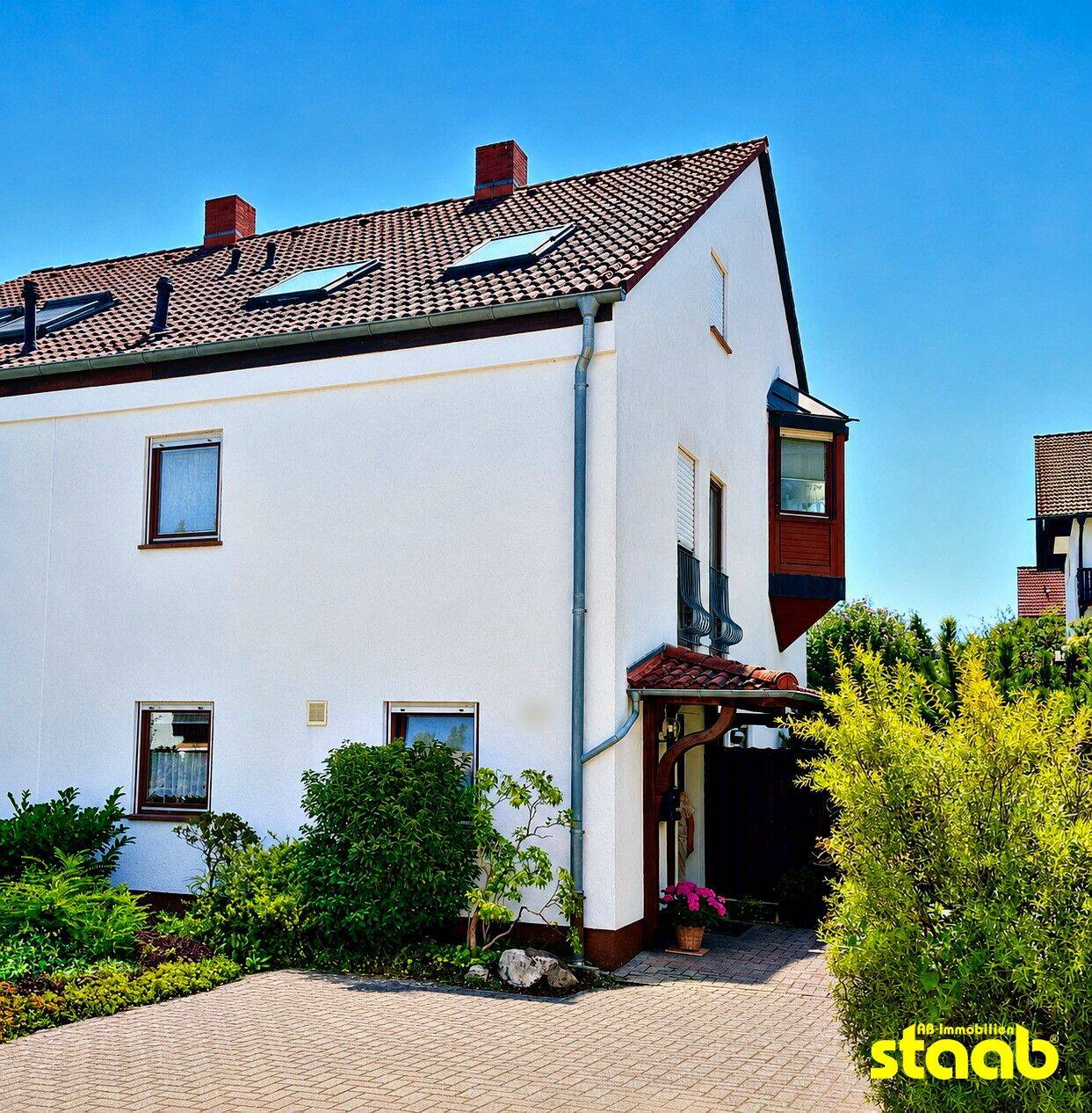 Begehrte Wohnlage + ausgebautes DG – DHH mit zwei Stellplätzen + Garten mit dekorativem Teich, 63743 Aschaffenburg (Gailbach Innenstadt Obernau Obernauer Kolonie Schweinheim)