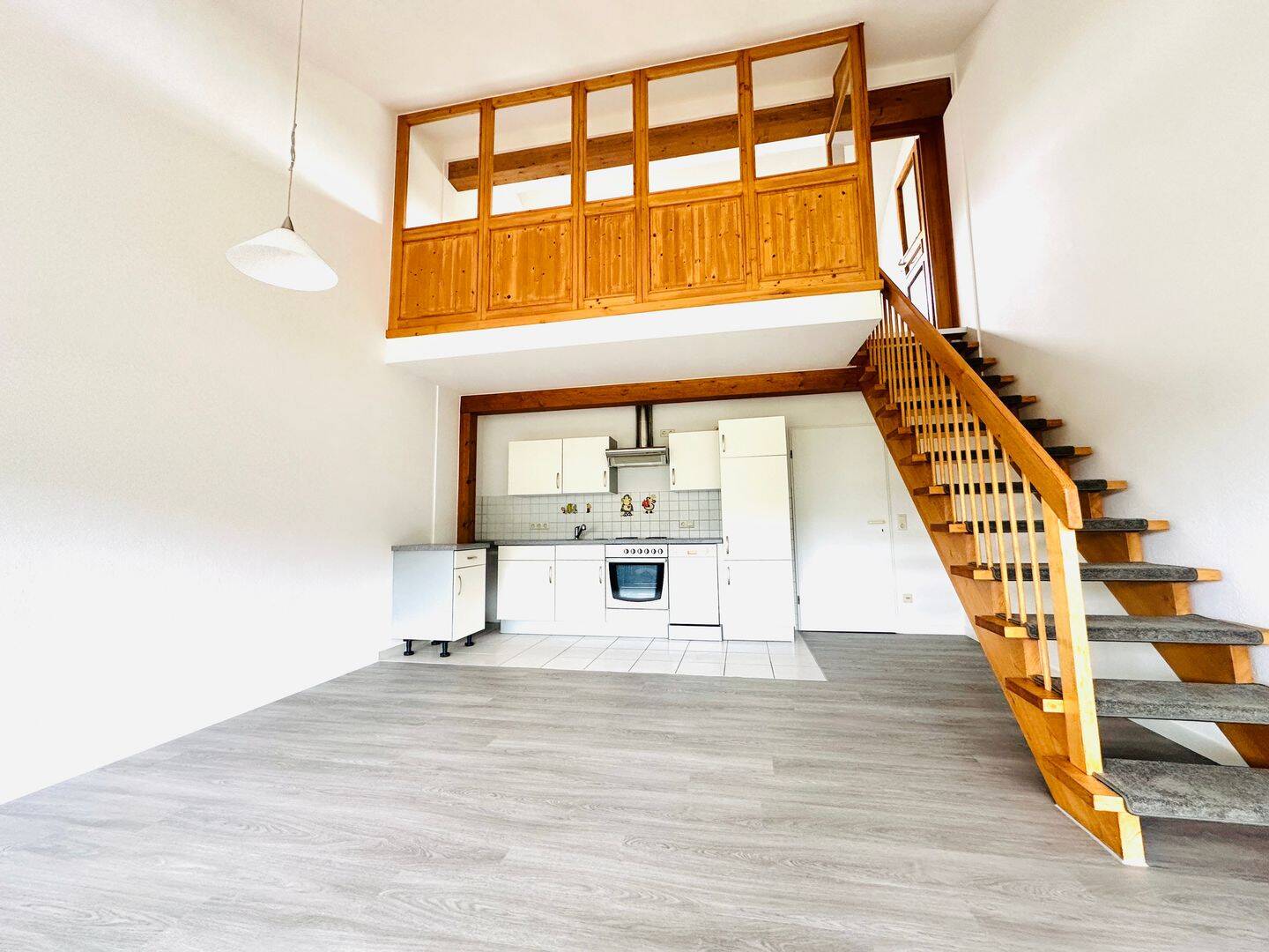 2 Zimmer Maisonette Wohnung mit Südbalkon und EBK, Aufzug, Tiefgaragenstellplatz möglich, 79822 Titisee-Neustadt