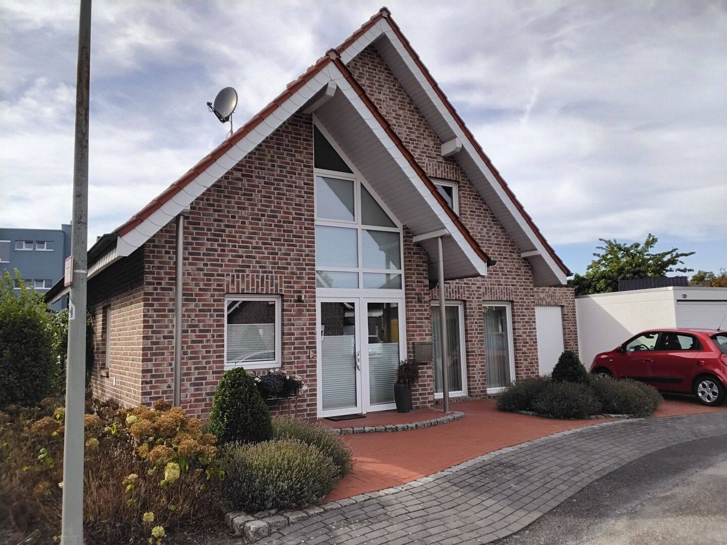 *** BÜSCHER IMMOBILIEN *** Freistehendes Einfamilienhaus in zentrumsnaher Wohnlage – gepflegt, modern und mit viel Platz, 48599 Gronau (Westf.)
