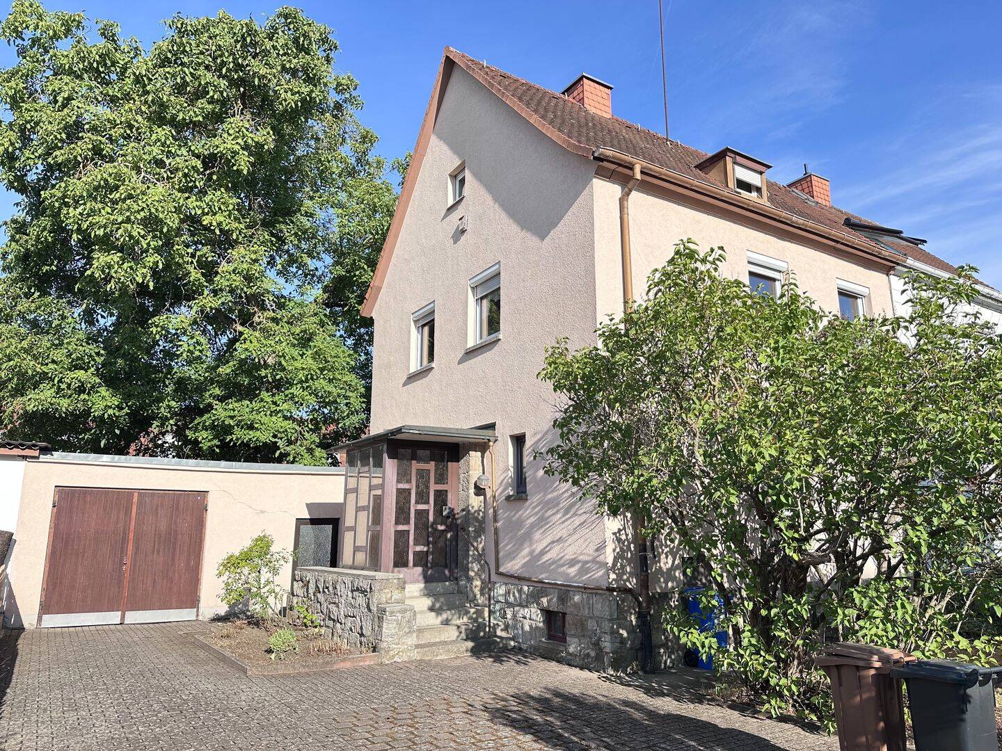 Doppelhaushälfte mit Potenzial in begehrter Lage Würzburg/Frauenland.