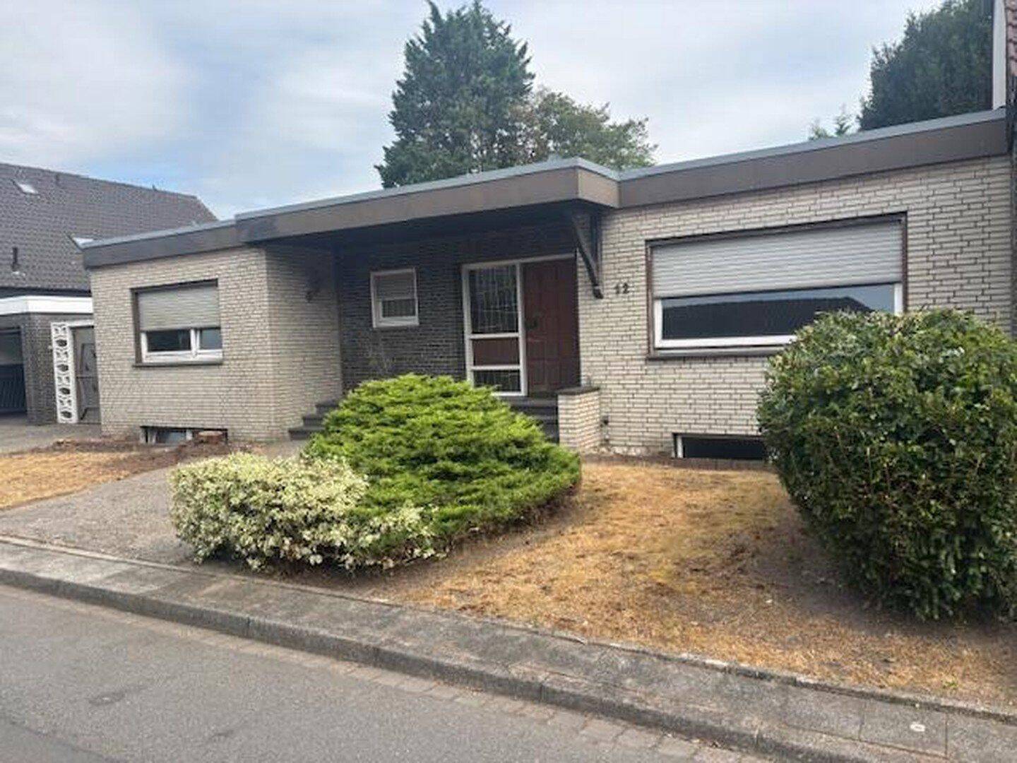 Bungalow mit großer Doppelgarage in ruhiger, zentraler Lage auf tollem Grundstück, 47647 Kerken