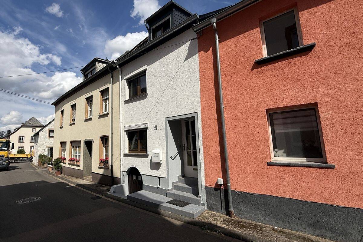 Modernisiertes Einfamilienhaus mit Ferienhauspotenzial in Trittenheim, 54349 Trittenheim