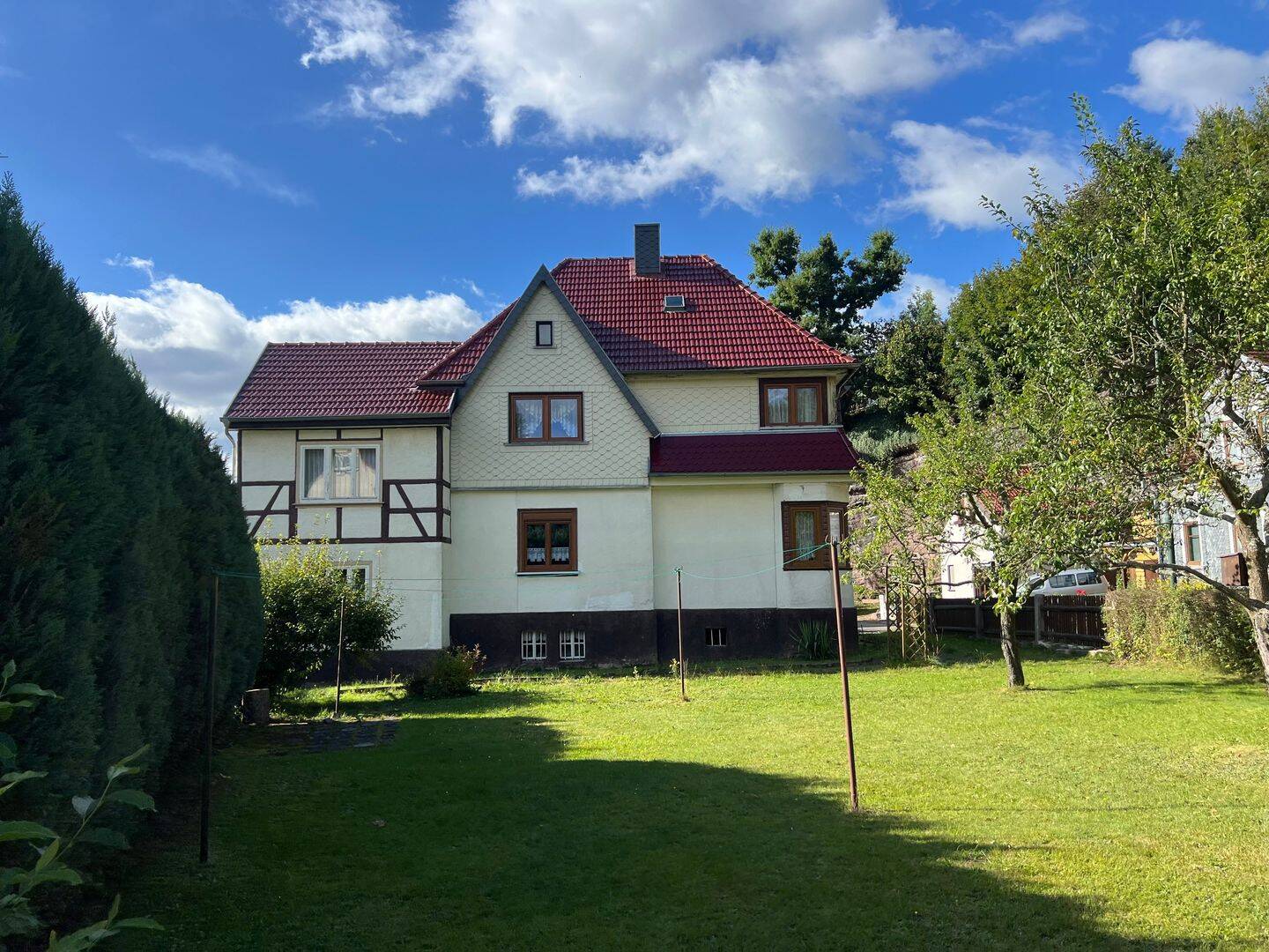 KAUFPREISREDUZIERUNG – Charmantes Ein- oder Zweifamilienhaus in bester Ortsrandlage – Natur vor der Haustür, 99897 Tambach-Dietharz/Thür. Wald