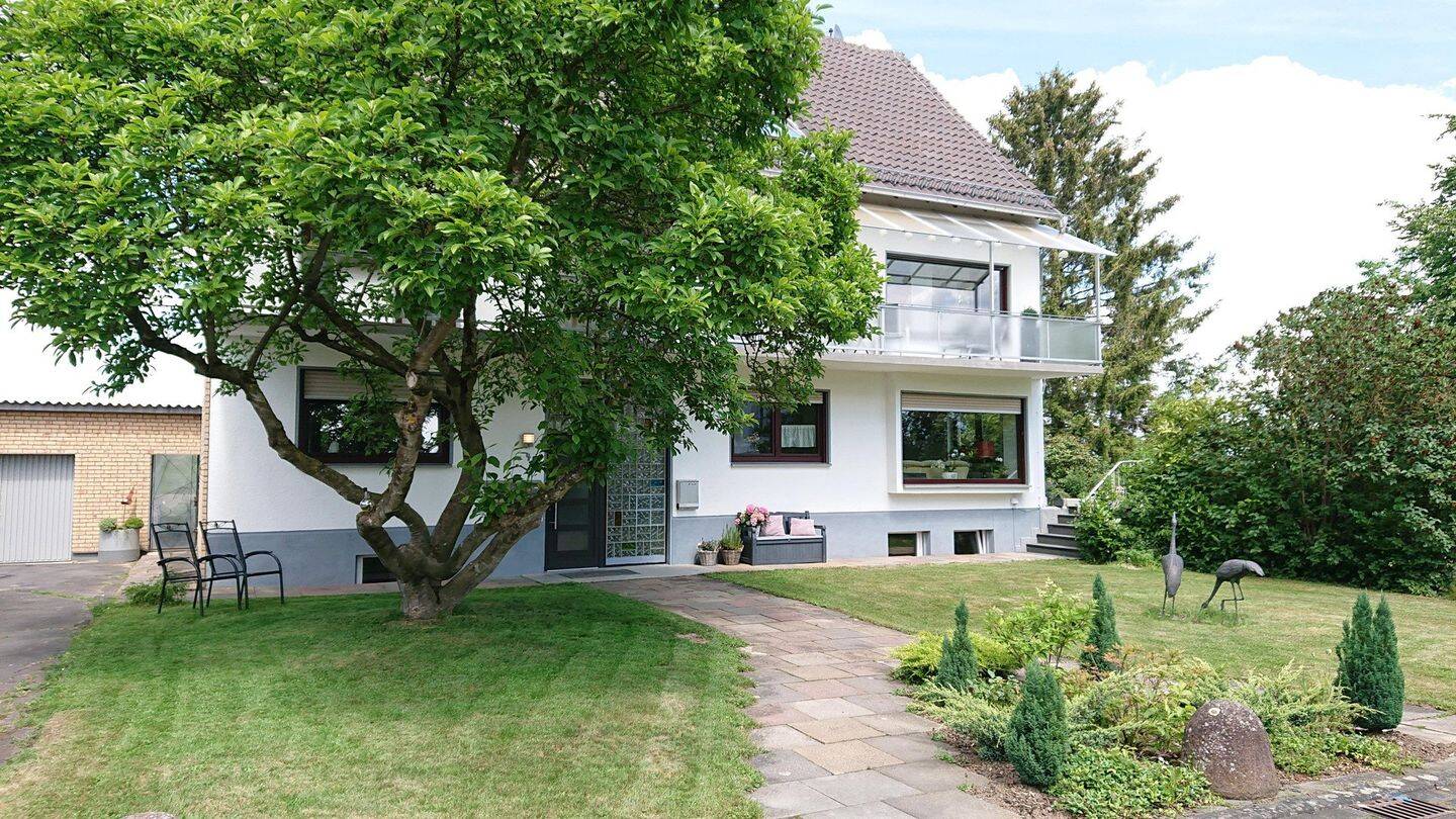 Attraktive 4-Zimmer Wohnung EG, zentral gelegen in Neunkirchen-Seelscheid, 53819 Neunkirchen-Seelscheid