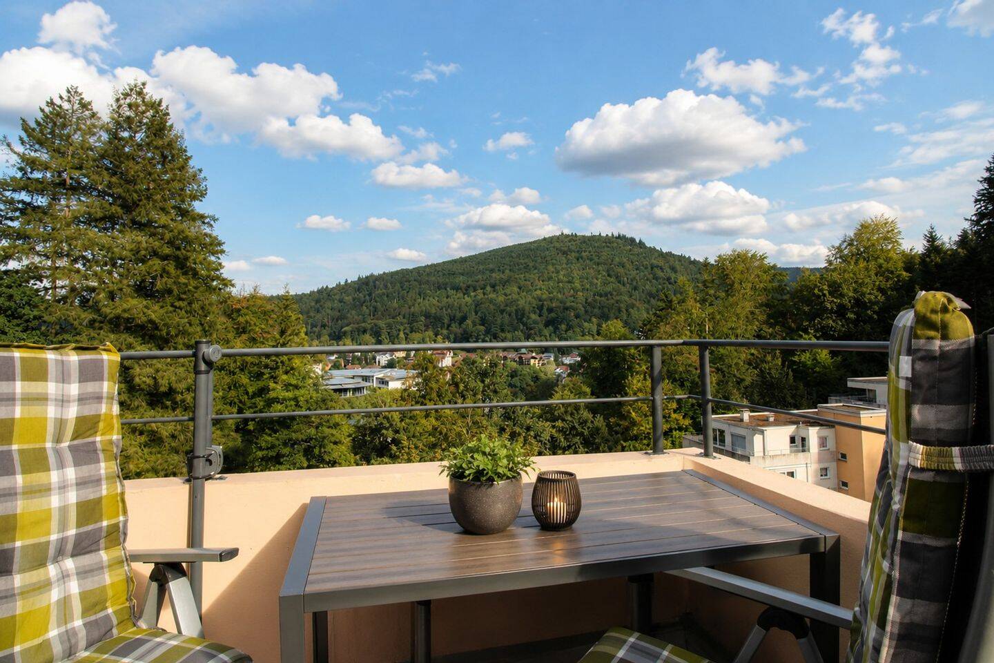 Über den Dächern von Bad Herrenalb: Penthouse-Wohnung mit großer Terrasse & Ausblick, 76332 Bad Herrenalb