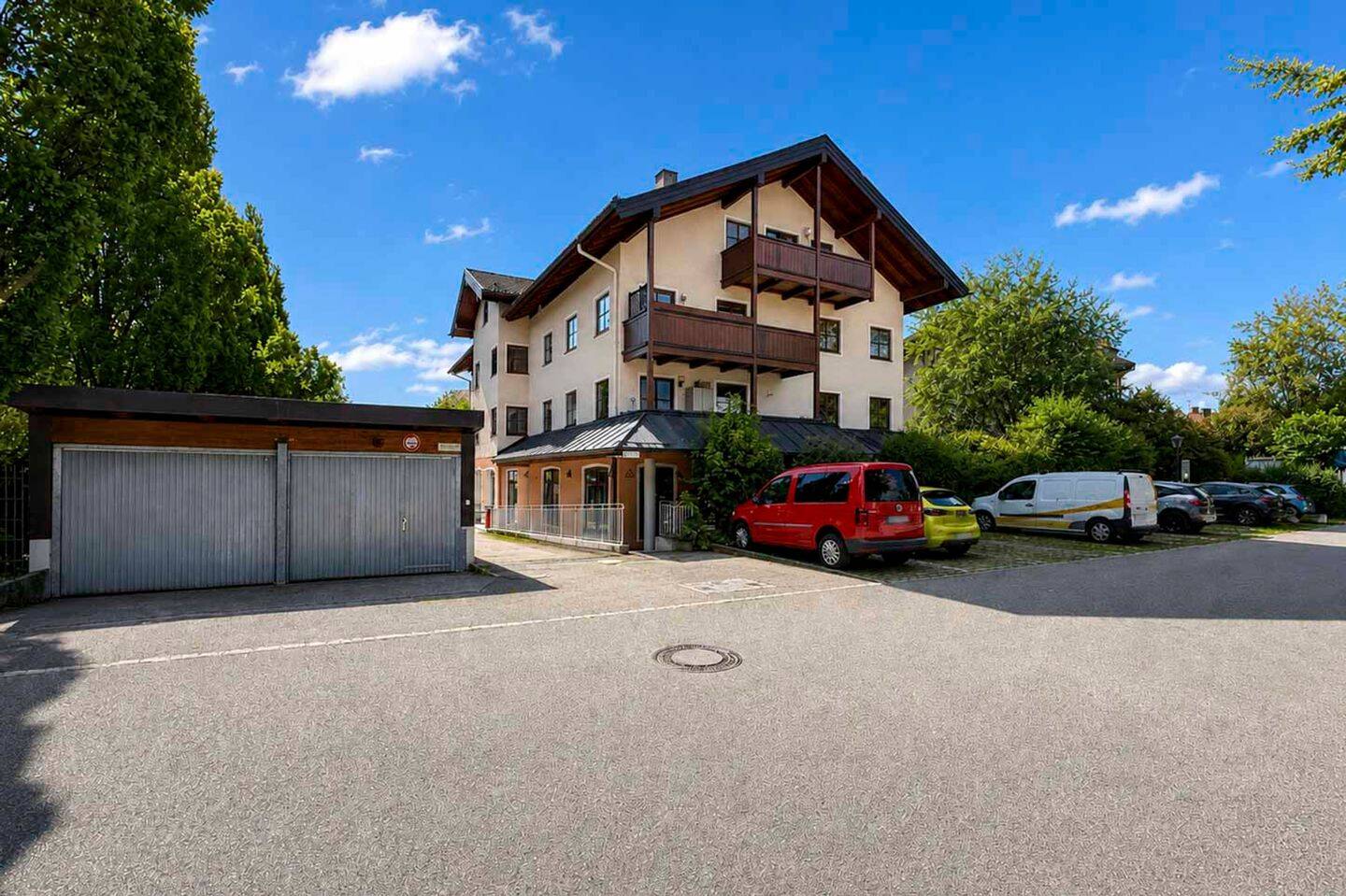 Bezugsfrei & zentral: 2-Zimmer-Wohnung mit 2 Balkonen und Aufzug in Feldkirchen-Westerham, 83620 Feldkirchen-Westerham