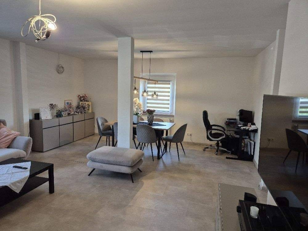 Nürnberg Neuröthenbach: in 2020 kernsanierte 4-Zimmerwohnung, modernes Badezimmer, top Einbauküche; zum Selbstbezug geeignet, 90449 Nürnberg (Gebersdorf Neuröthenbach Röthenbach bei Schweinau)