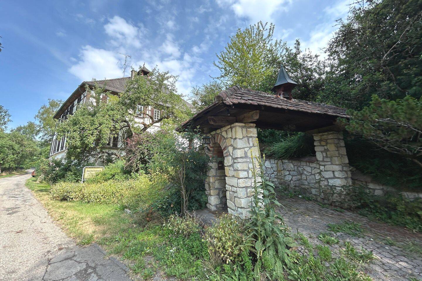 Erwerben Sie einen Teil der Geschichte – denkmalgeschütze Villa im Außenbereich!, 78194 Immendingen
