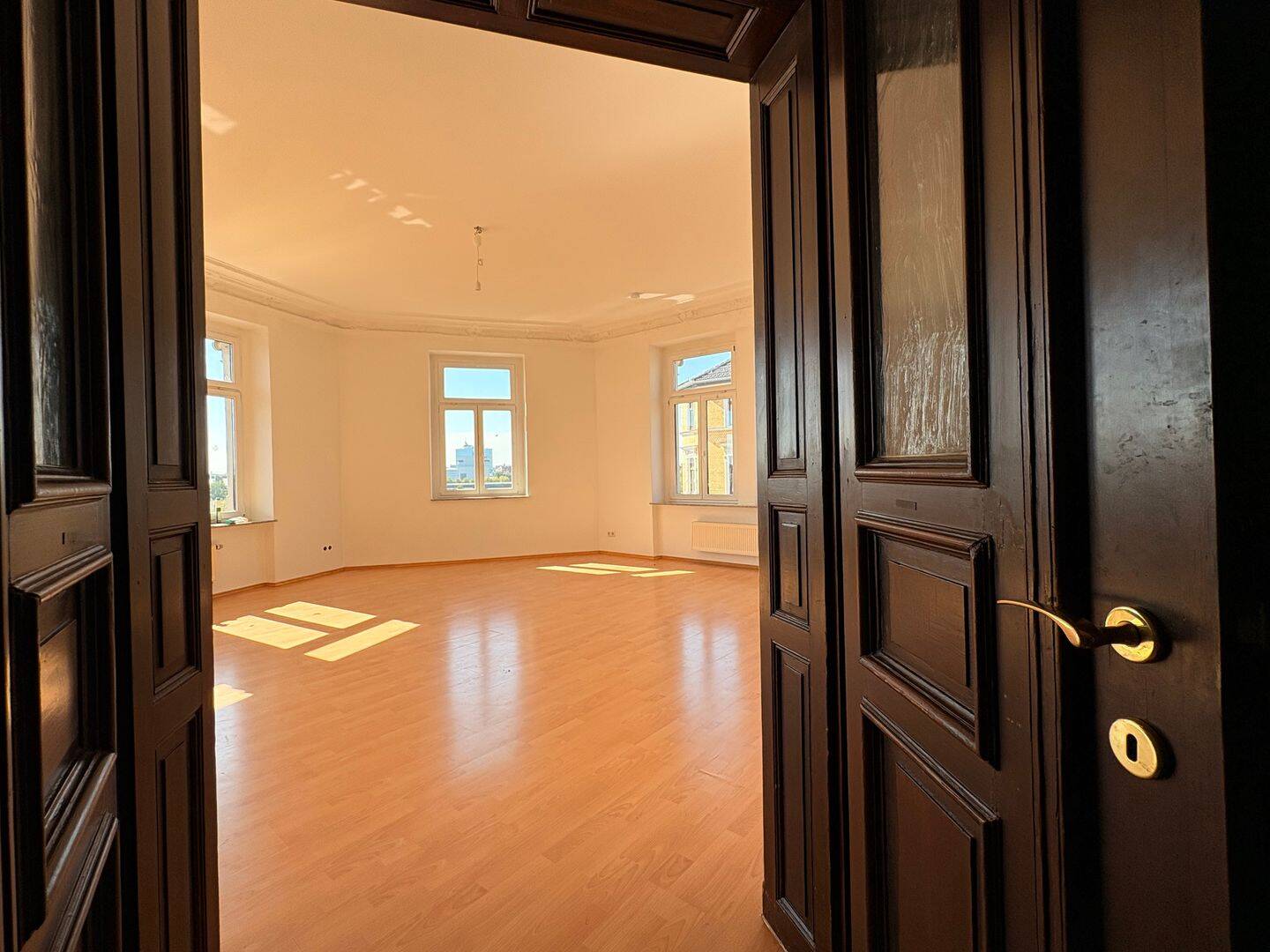 gepflegte 105m²-Wohnung mit Stuck, Wanne, Dusche und Aufzug!, 4105 Leipzig (Zentrum-Nord Zentrum-Nordwest Zentrum-Ost Zentrum-West)