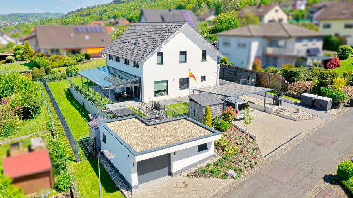 Exklusives Einfamilienhaus mit großem Garten und schönem Fernblick, 36381 Schlüchtern