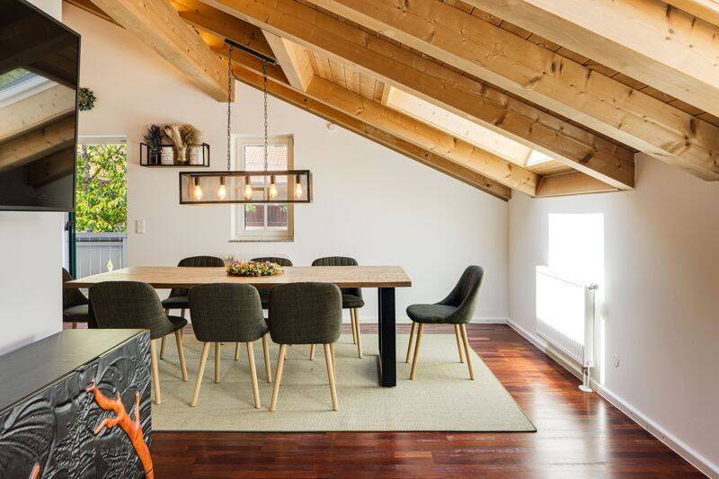 Dachgeschosswohnung mit zwei Balkonen, 83707 Bad Wiessee