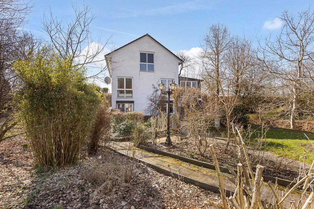 Leben am Deich: Zweifamilienhaus mit Einliegerwohnung, Tierhaltung und genehmigter Deichüberfahrt, 21129 Hamburg (Harburg)