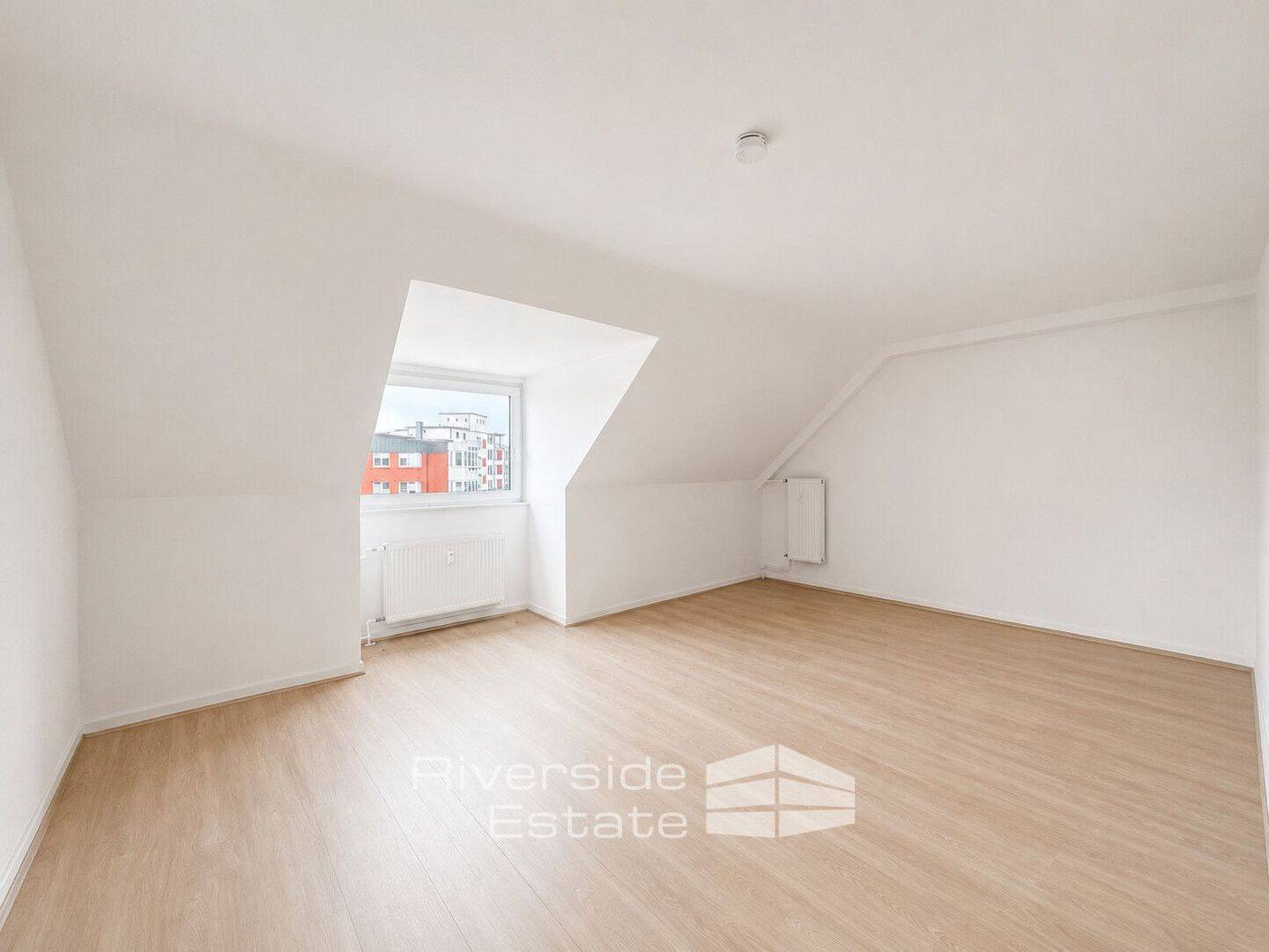 Hameln I Stilvoll sanierte 3-Zimmer-Dachgeschosswohnung mit Einbauküche & Aufzug!, 31785 Hameln
