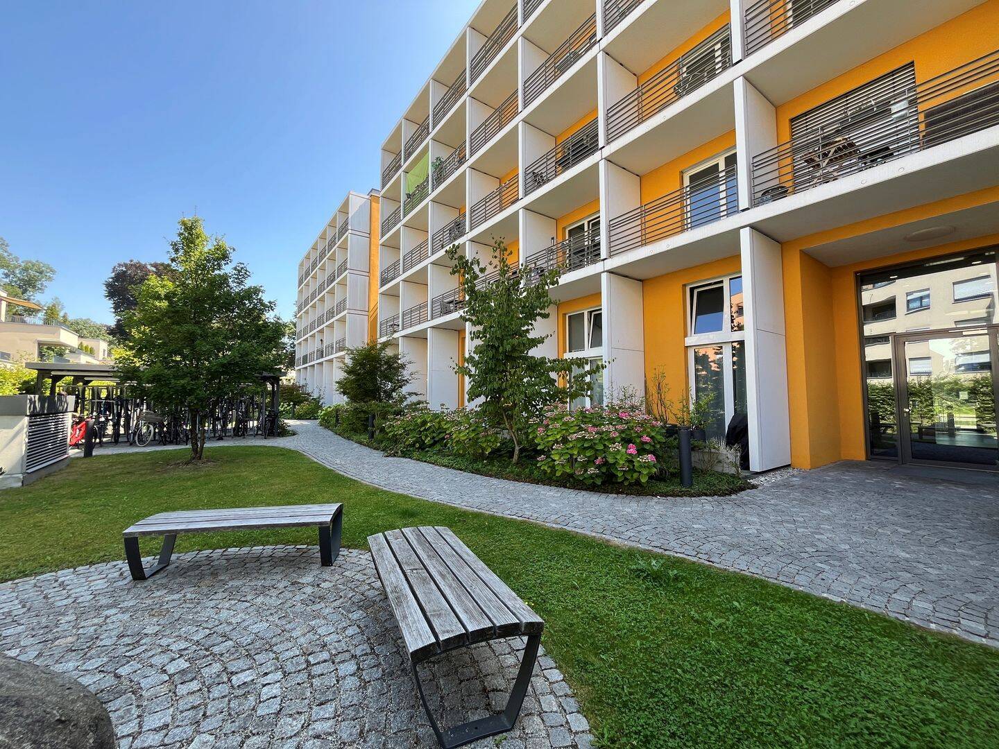 Bald beziehbar: Bezauberndes Studentenapartment mit Balkon zum Innenhof, 86153 Augsburg (Innenstadt)