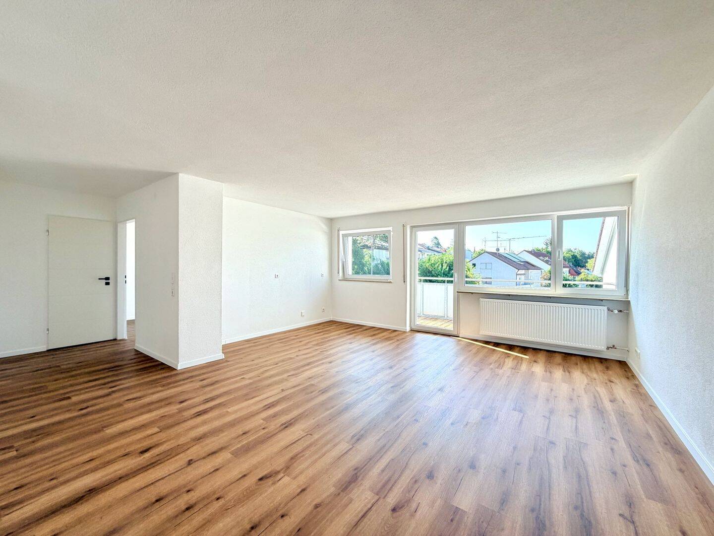 Modern renovierte 2-Zimmer-Wohnung mit Südbalkon und Weitblick, 89134 Blaustein