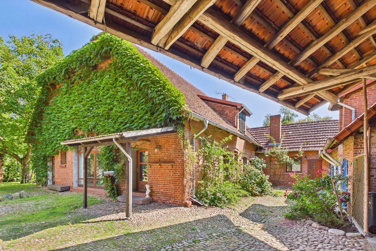 Resthof mit Nebengebäuden in Dorfrandlage und 1,3 ha Wiese unmittelbar am Hof, 29693 Böhme