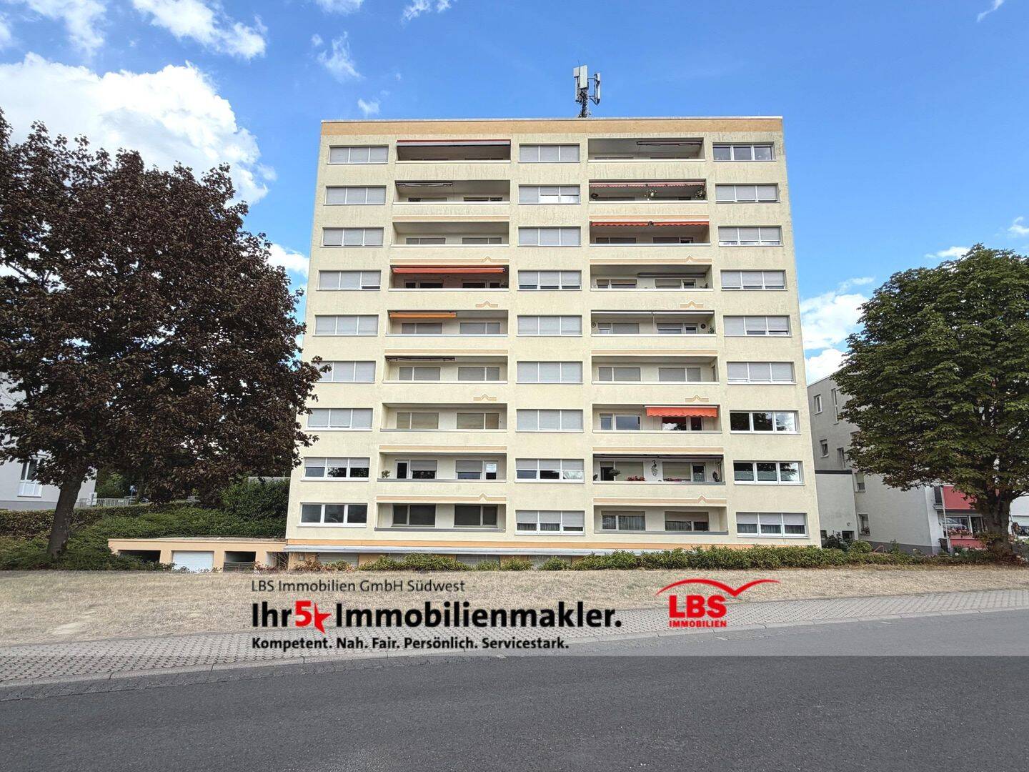Heiligkreuz, renovierungsbedürftige 3 Zi-Wohnung mit Balkon in beliebter Wohnlage, 54295 Trier
