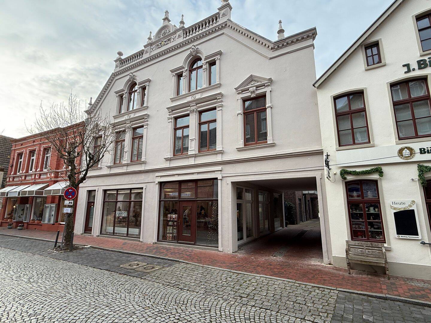 Renovierte Altbau-Obergeschosswohnung mit Balkon in der Altstadt von Leer, 26789 Leer (Ostfriesland)