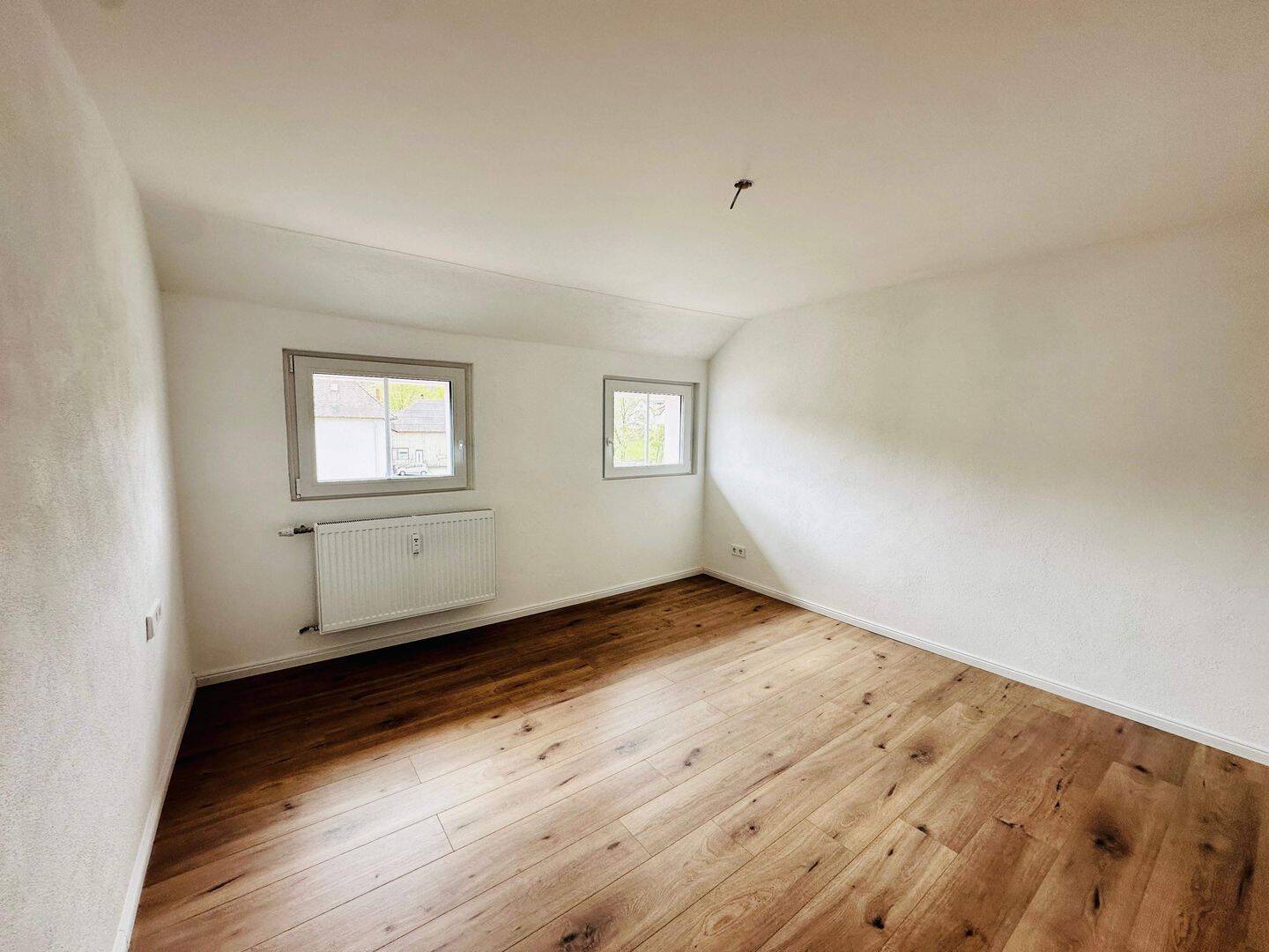 2025 kernsanierte 4-Zimmer-Wohnung / 90qm / Einbauküche & Stellplatz, 78176 Blumberg