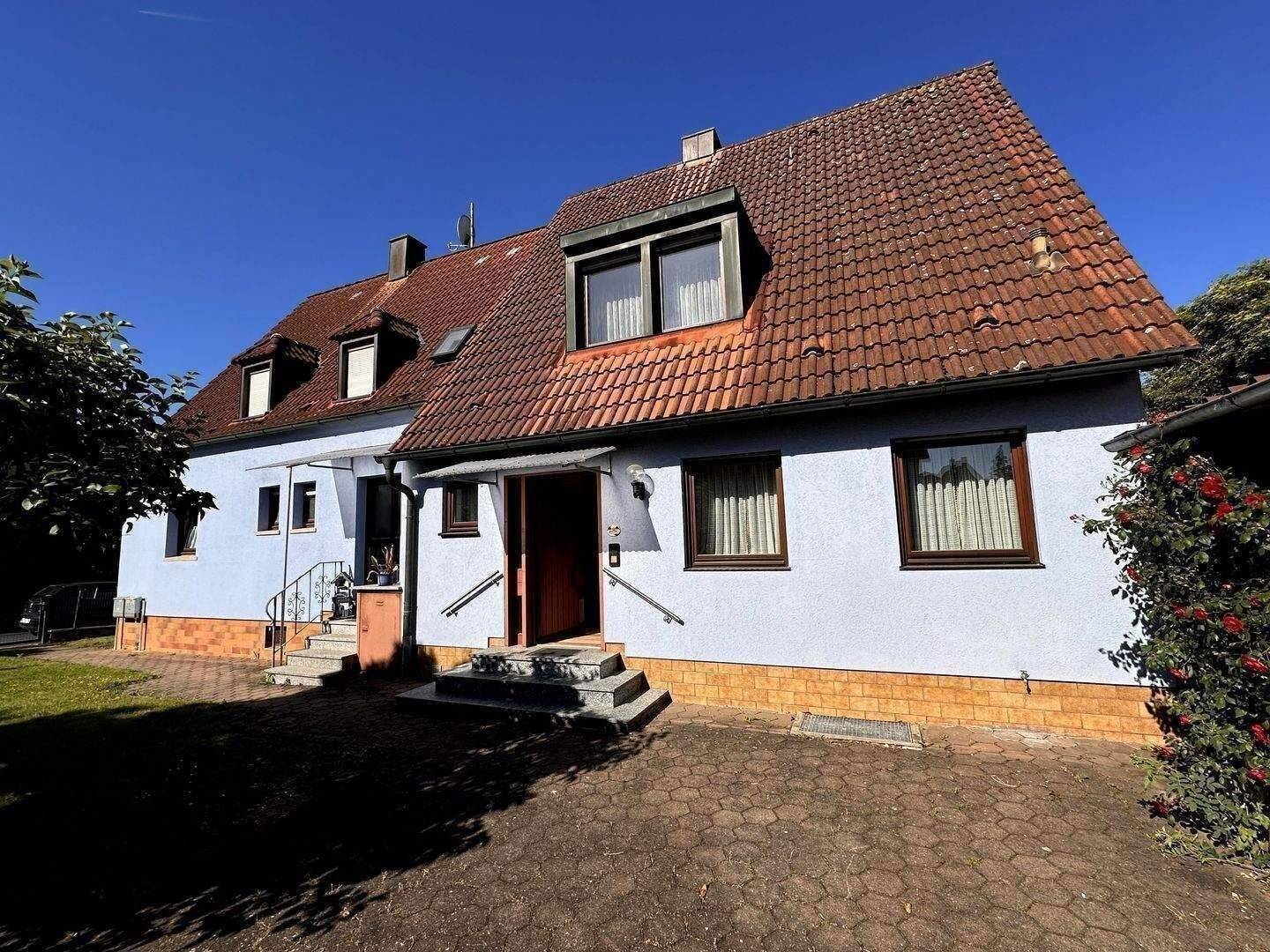 Gepflegtes Zweifamilienhaus in ruhiger Wohnlage, 97297 Waldbüttelbrunn