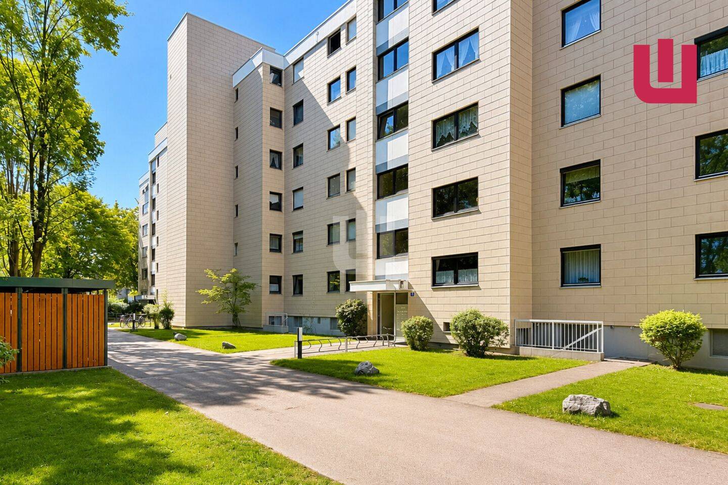 WINDISCH – Großzügiges 1-Zimmer-Appartement mit Aufzug in gepflegter Wohnlage zentral in Puchheim, 82178 Puchheim